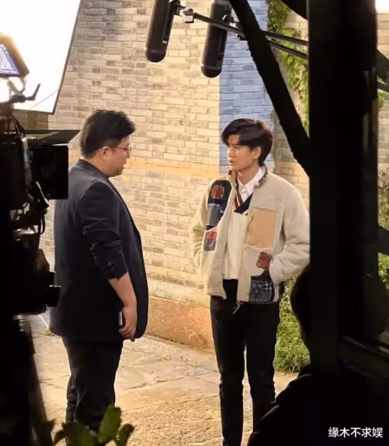 32歲任嘉倫線下被拍,行色匆匆拉風上鏡