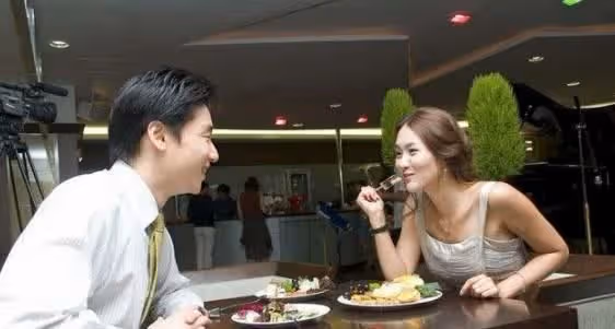 和女友戀愛三年，如今她催婚，我拒絕：你家太窮，我不會和你結婚