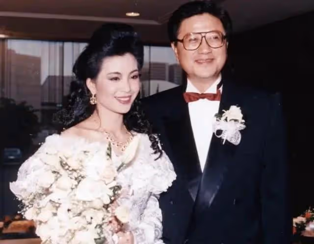 53歲TVB前女星談及已故亡夫落淚,稱對方是指路人,結婚13天離世