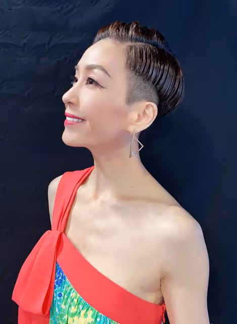 53歲TVB前女星談及已故亡夫落淚,稱對方是指路人,結婚13天離世
