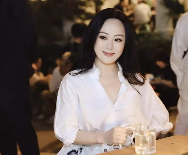 香港知名女星帶貨翻車!一個口罩賣276元,網友:貨不對板像內褲