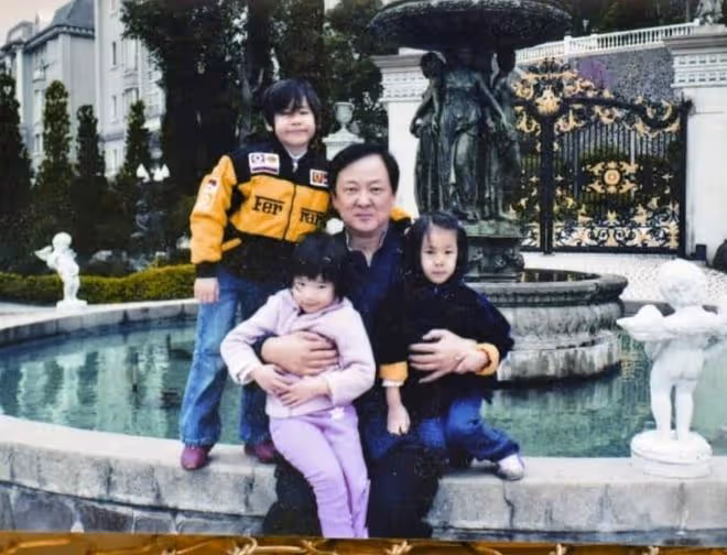 80歲王羽病逝,留下超3億遺產,女兒下跪叩頭感謝2名保姆的照顧