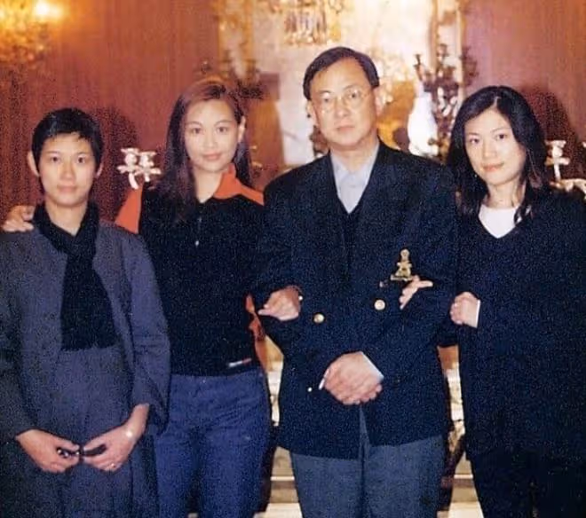 80歲王羽病逝,留下超3億遺產,女兒下跪叩頭感謝2名保姆的照顧