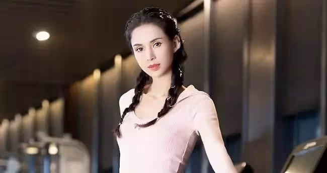 同樣年過50，小龍女和郭芙近照差距大，李若彤仙氣依舊，傅明憲卻讓人不敢認，網：一個優雅老去一個整容失敗
