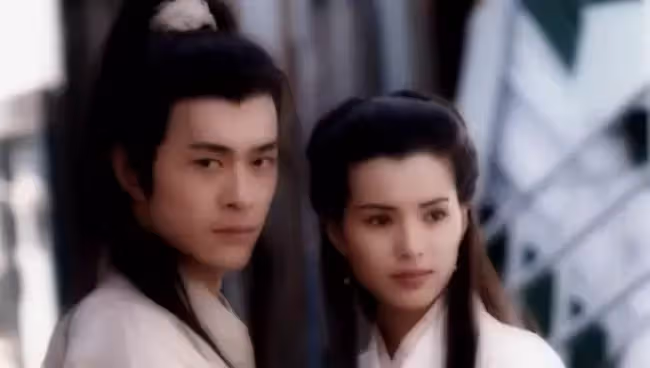 同樣年過50，小龍女和郭芙近照差距大，李若彤仙氣依舊，傅明憲卻讓人不敢認，網：一個優雅老去一個整容失敗