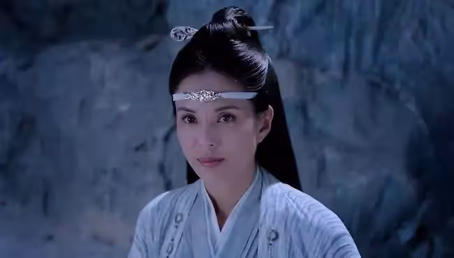 同樣年過50，小龍女和郭芙近照差距大，李若彤仙氣依舊，傅明憲卻讓人不敢認，網：一個優雅老去一個整容失敗