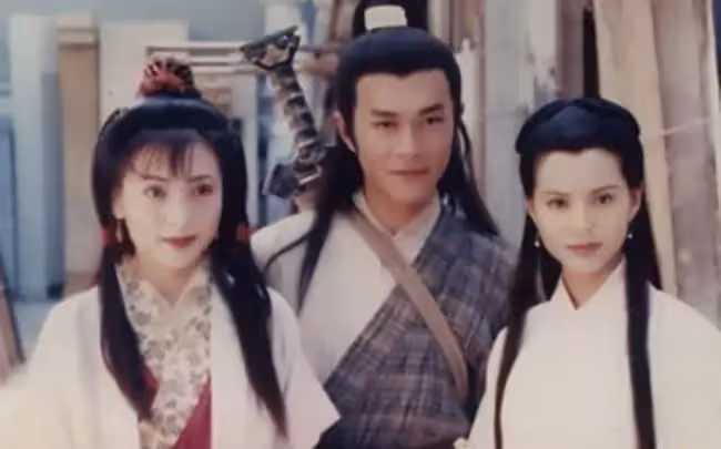 同樣年過50,小龍女和郭芙近照差距大,李若彤仙氣依舊,傅明憲卻讓人不敢認,網:一個優雅老去一個整容失敗