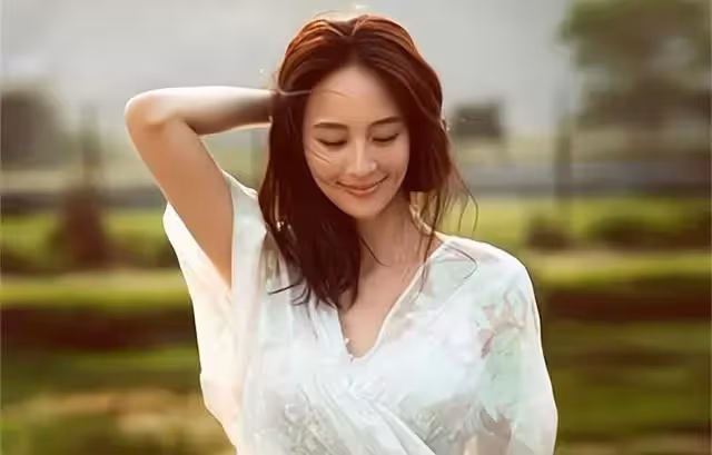 妻子洗澡時，丈夫幫接「老爸2」電話：寶貝，今晚方便嗎，想你了