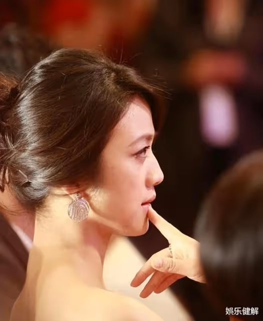 8年前說「嫁給韓國丈夫很幸運」的湯唯,她的婚姻狀況如何了?
