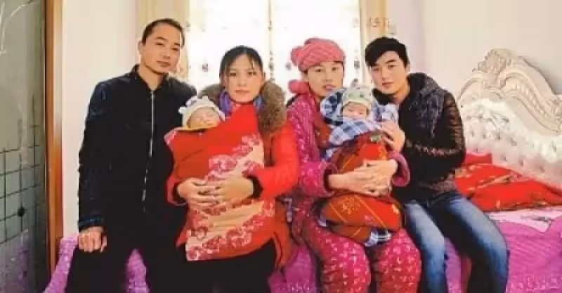 雙胞胎兒子滿月宴，老婆娘家就來了40人，客人一走，我媽竟然馬上坐在地上大哭！一問原因我也想哭！