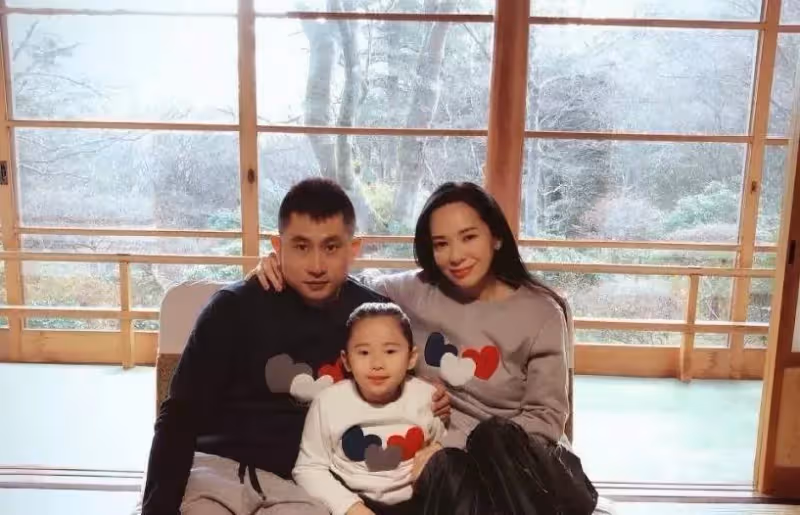 嫁內地小藝人的富婆港星，給公婆買房，拼四胎，個個有千萬豪宅