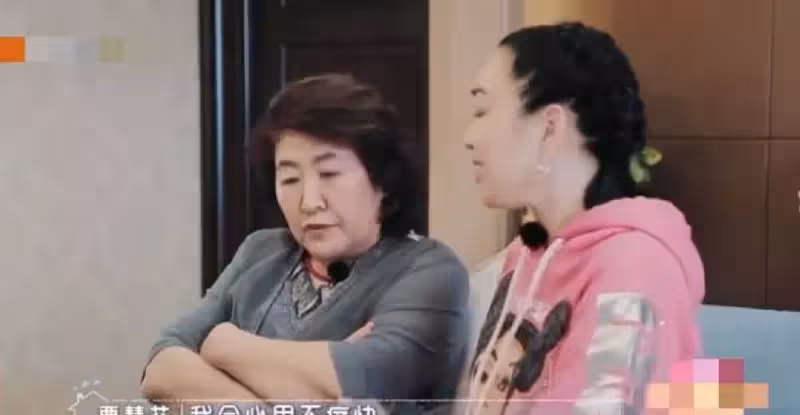 嫁內地小藝人的富婆港星，給公婆買房，拼四胎，個個有千萬豪宅