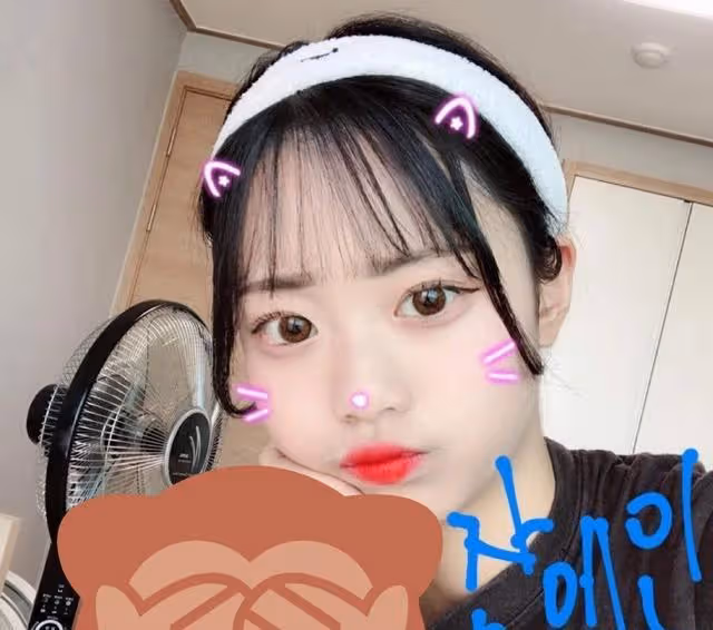 HYBE為新女團成員洗白,他們將不當言論和不雅手勢,說成是女王范