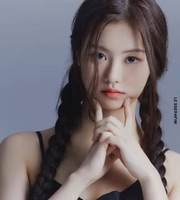 HYBE為新女團成員洗白,他們將不當言論和不雅手勢,說成是女王范