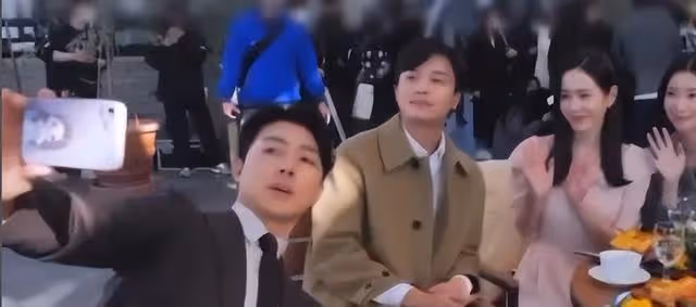 孫藝珍玄彬婚後首次合體,被網友偶遇,兩人帶同款棒球帽