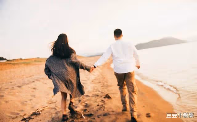 42歲阿姨倒追25歲健身教練,不顧反對結婚生子,二人現在怎樣