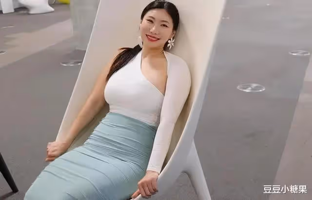 42歲阿姨倒追25歲健身教練,不顧反對結婚生子,二人現在怎樣