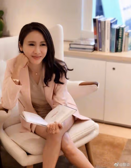 黎姿現身上海為開分店做準備,曾傳加盟《浪姐3》,發文疑作回應