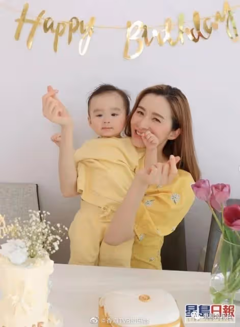 沈卓盈迎來40歲生日！一家三口悉心打扮在家慶祝