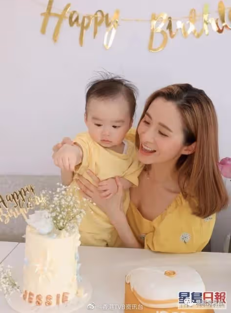 沈卓盈迎來40歲生日！一家三口悉心打扮在家慶祝
