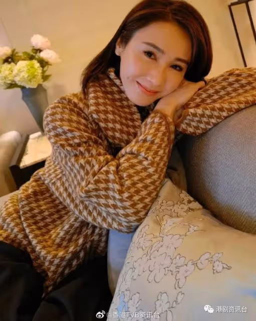 黎姿身處上海曬自拍為醫護打氣！陳自瑤素顏靚到好似18歲