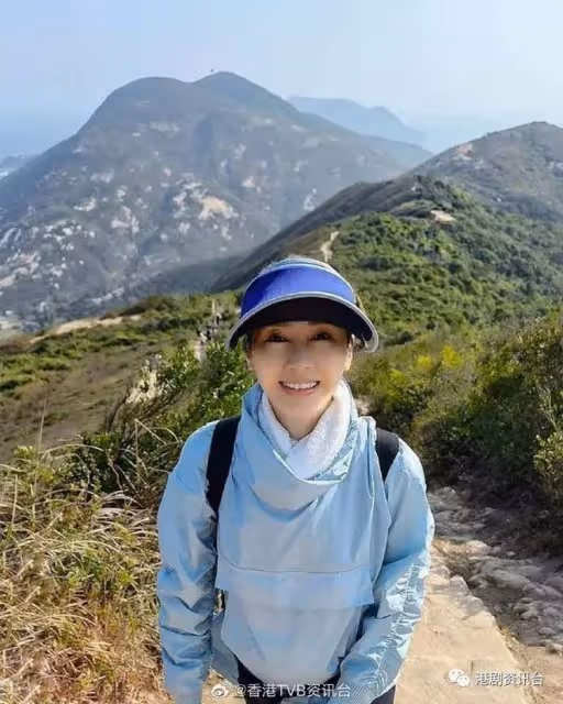 黎姿身處上海曬自拍為醫護打氣！陳自瑤素顏靚到好似18歲