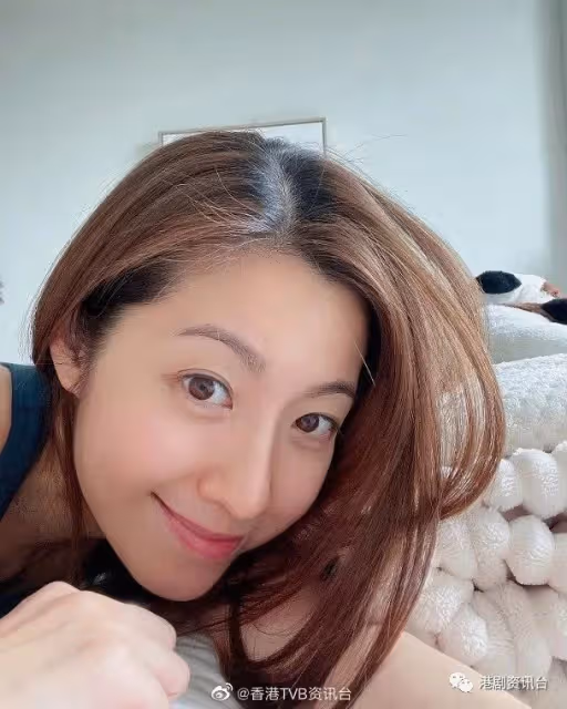 黎姿身處上海曬自拍為醫護打氣！陳自瑤素顏靚到好似18歲