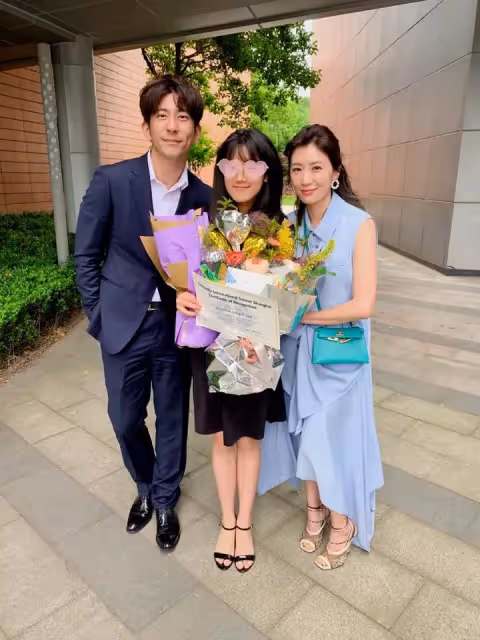 梧桐妹難得回家！修杰楷獨自在家「照顧3女兒沒問題」　賈靜雯不在「和繼女互動曝光」網讚：太羨慕