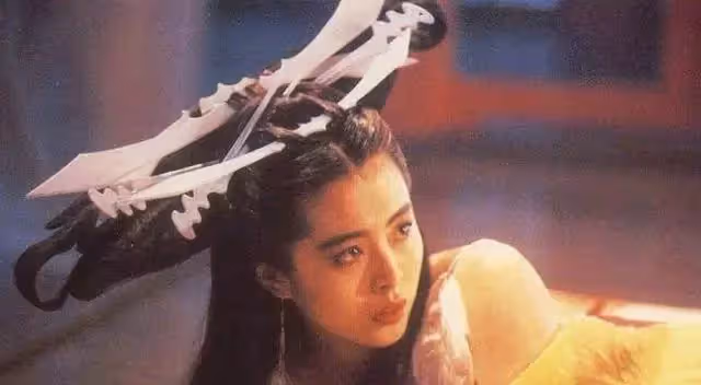 52歲王祖賢參加募捐活動,扎著兩個辮子盡顯活力,發際線讓人羨慕