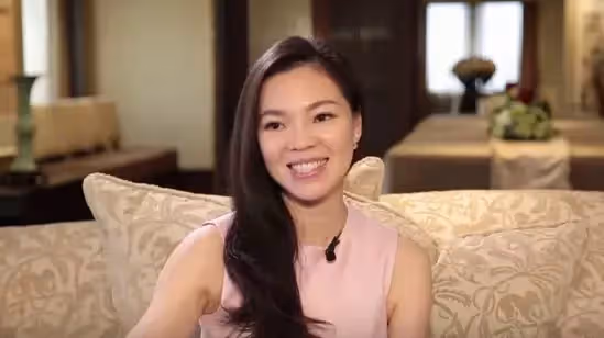 被貴婦提醒「生活要奢侈點」!曾馨瑩秒回「幸褔有限理論」反勸多珍惜 笑曝「郭董婚後真實相處」:太反差了