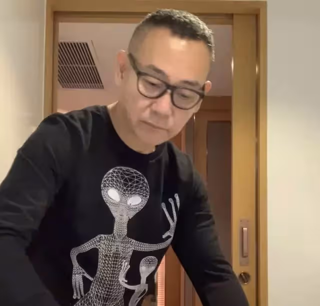 林保怡近照曝光,為保姆做私人司機,性取向一直成謎