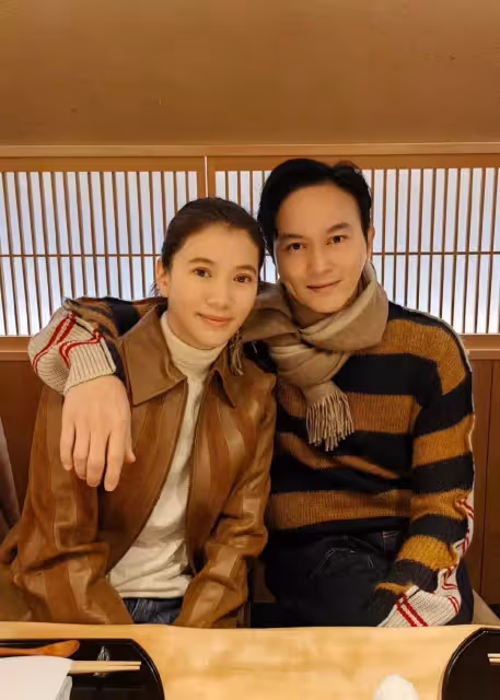 袁詠儀張智霖是模範夫婦,慶祝結婚21周年,粉絲曬重要時期的合影,網友:兩人真是藝人們的榜樣