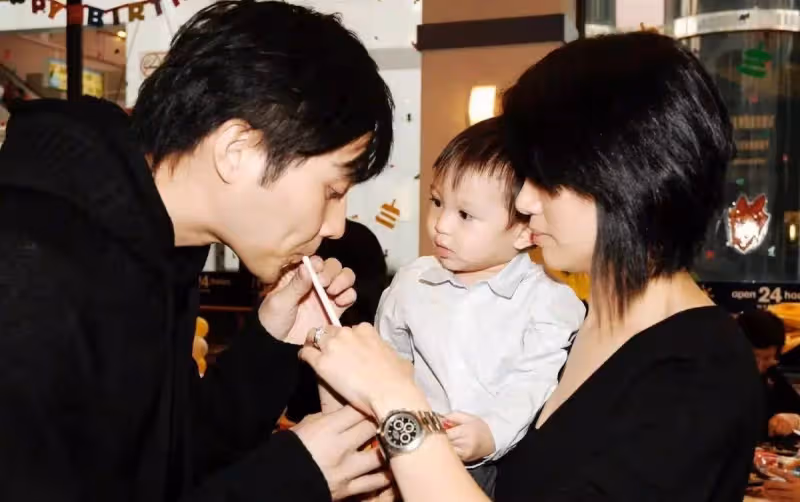 袁詠儀張智霖是模範夫婦，慶祝結婚21周年，粉絲曬重要時期的合影，網友：兩人真是藝人們的榜樣
