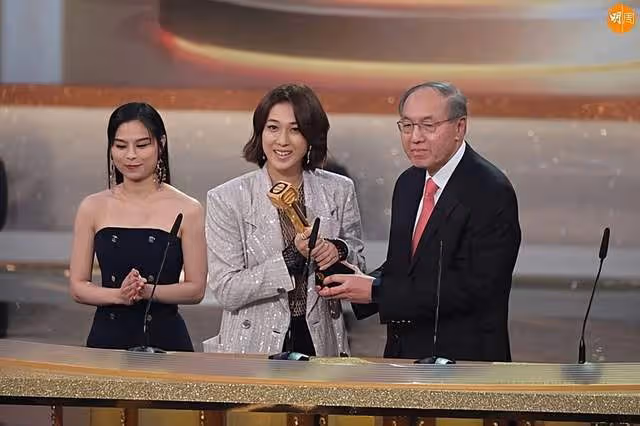 曝王祖藍與高層不和從TVB辭職,曾自曝回巢損失上億,本尊4字回應