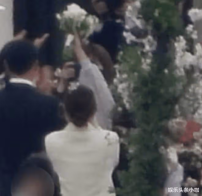 終於嫁了!婚禮接捧花,和小10歲男友要官宣?