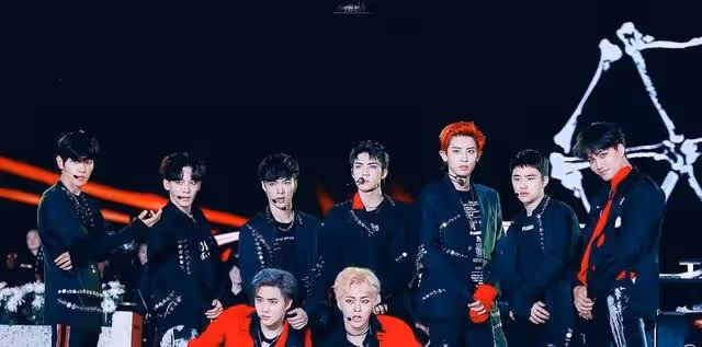 EXO出道十周年,黃子韜朋友圈曬exo:誰不知道你是跑三?