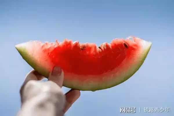 「媳婦生女兒怎麼有臉上桌吃飯」我一氣之下掀翻飯桌我家規矩我定