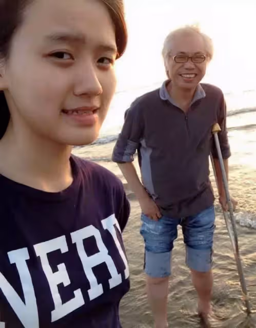 相差40歲爺孫戀現狀曝光,64歲李坤城零收入,林靖恩懷孕無人照顧,父母坦言:早已斷絕關係