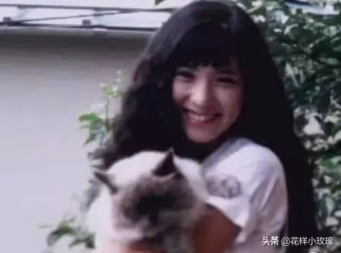 時間彷彿靜止！61歲資深女星「容貌43年定格」同框妙齡女似姐妹　 曝凍齡秘方「比妝容更重要」網讚：想不美都難