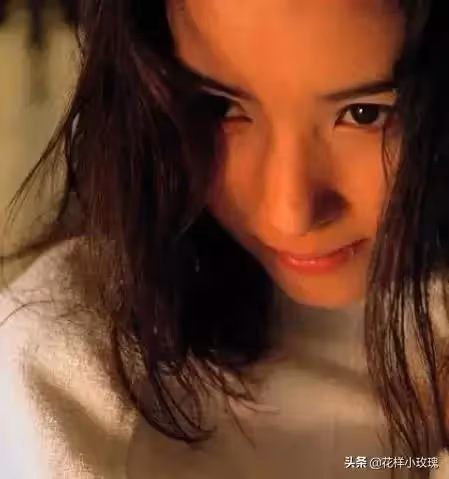 時間彷彿靜止！61歲資深女星「容貌43年定格」同框妙齡女似姐妹　 曝凍齡秘方「比妝容更重要」網讚：想不美都難