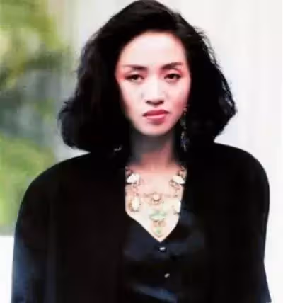 梅艷芳被人打了一巴掌，打人者當晚被砍傷，隔日慘死在醫院