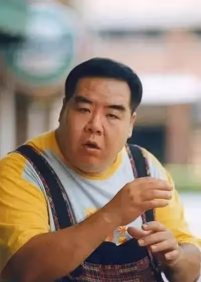 28年前發生了什麼？讓肥貓鄭則仕宣稱「下輩子還要跟著劉德華」？