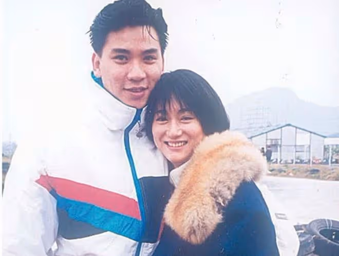 惠英紅前男友移居內地近況,與三婚妻子大秀恩愛,差20歲有夫妻相