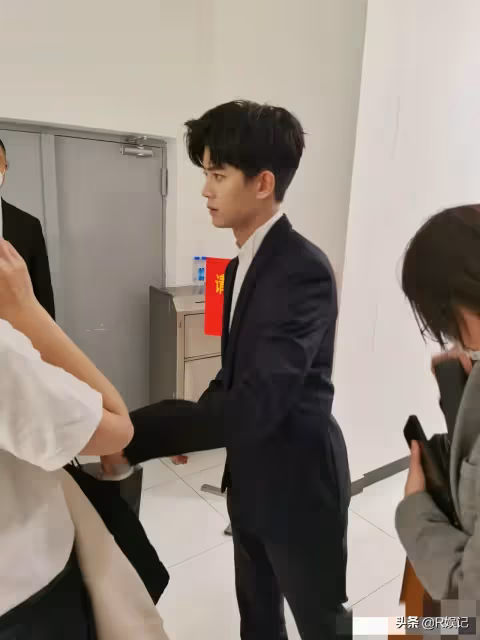 意禾CP磕上頭,身高差也剛好,178cm任嘉倫現實中比例如何?