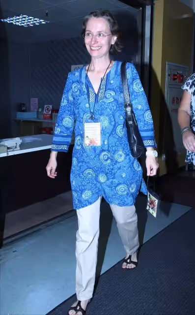 周華健罕見和美國妻子同框,61歲妻子頭髮花白,夫妻同框似母子