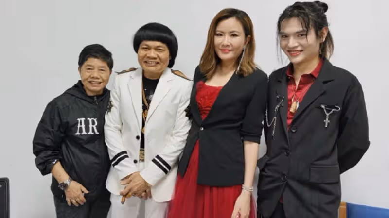 諧星葉競生被妻拋下， 獨自照顧年幼兒子，今長大成人帥氣惹贊：是一位合格的父親