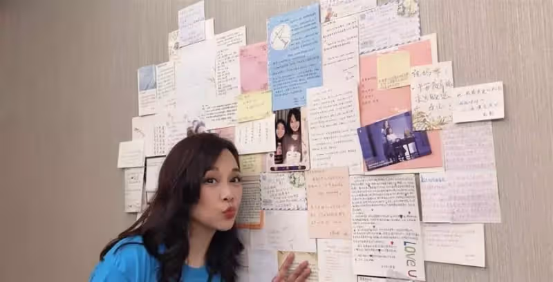 50歲陳松伶近照曝光,皮膚白皙但已現老態,網友:自然就是美