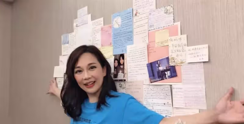 50歲陳松伶近照曝光,皮膚白皙但已現老態,網友:自然就是美