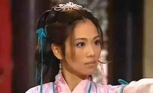 50歲陳松伶近照曝光,皮膚白皙但已現老態,網友:自然就是美