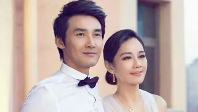 50歲陳松伶近照曝光,皮膚白皙但已現老態,網友:自然就是美